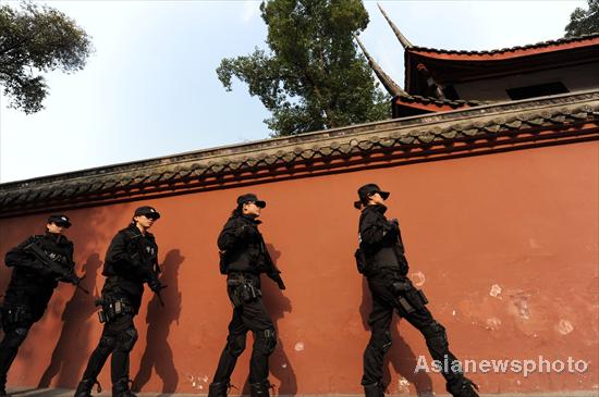 Special policewomen keeping Chengdu safe