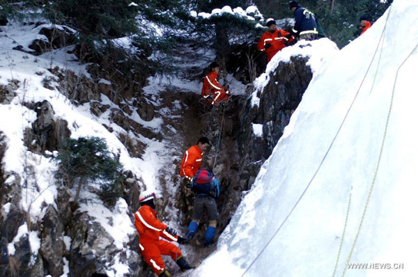 Trapped tourists in Xinjiang rescued