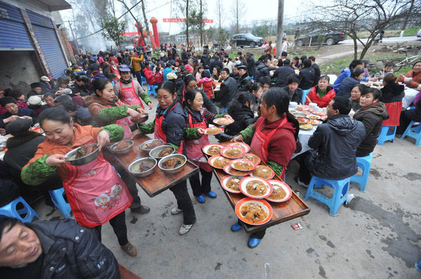 1,000 flock for blessing at 110th birthday feast