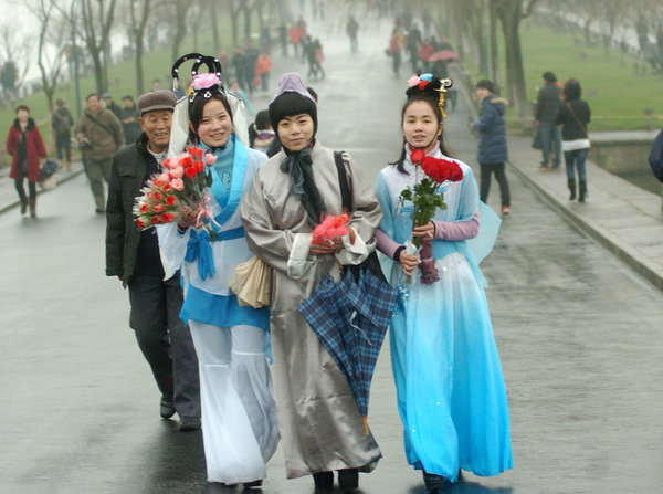 <EM>White Snake</EM> fans in Hangzhou