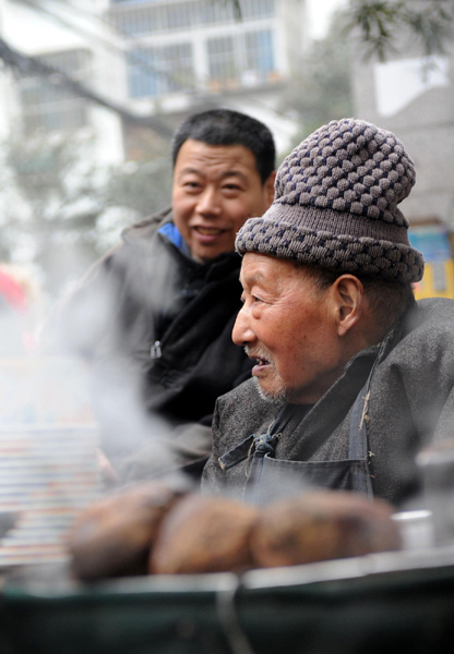 Pear seller, 89, is online star