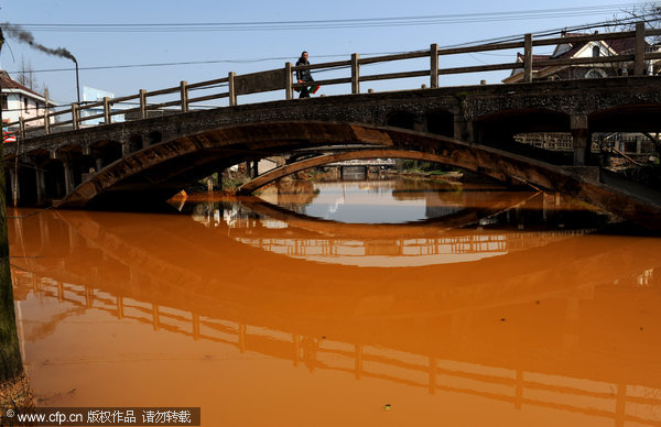 River turns orange due to spill