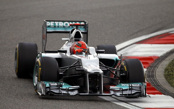 Rosberg roars to maiden pole at Chinese GP