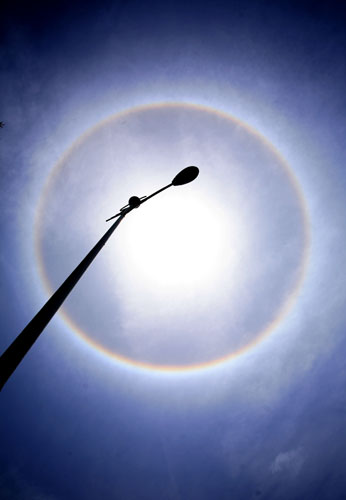 Solar halo rises in E China