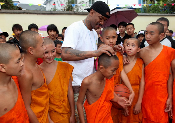 Marbury on charity tour in SW China