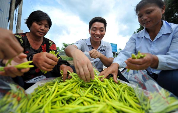 Top university graduate goes to farm