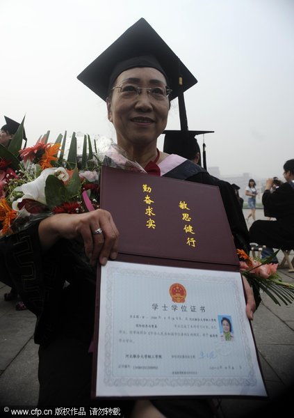 Woman, 64, receives bachelor's degree