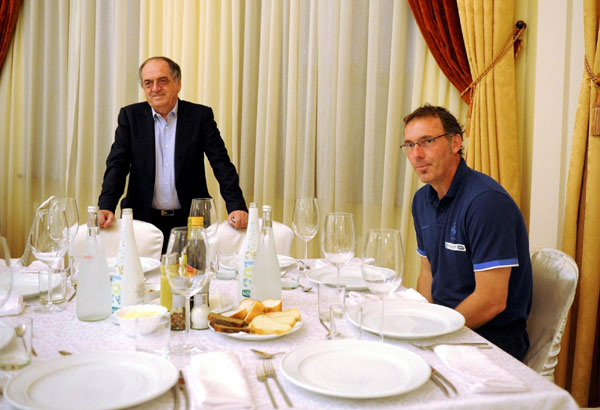 French players relax on the eve of Euro 2012