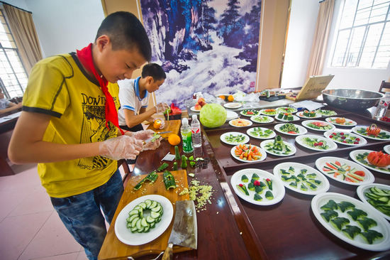 Campus harvest festival in Zhejiang