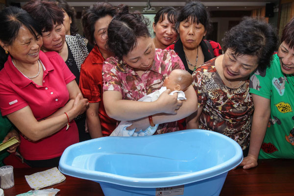 Grandmothers-to-be go back to school for baby boom