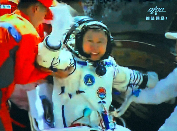 Astronauts come out of the return capsule