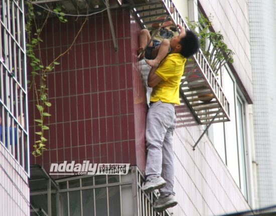 Balcony hero settles in Guangzhou