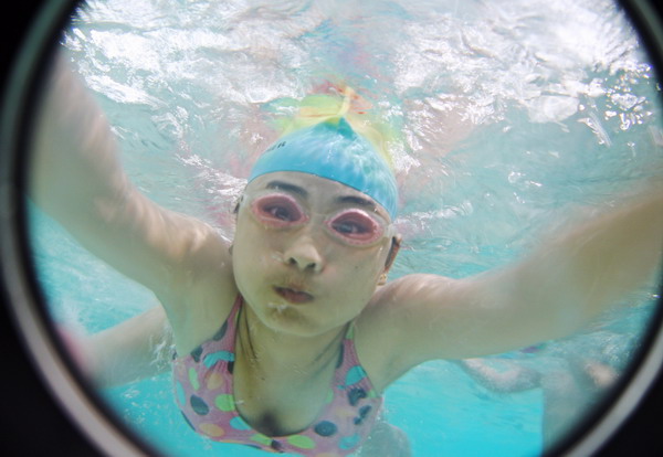 Water yoga a craze in Hangzhou