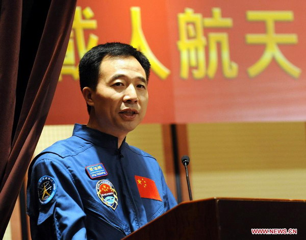 Astronauts receive special awards