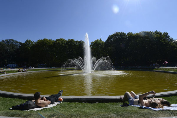 Heat wave hits France, Belgium