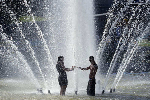 Heat wave hits France, Belgium