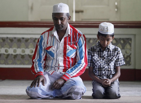 Muslims across world celebrate end of Ramadan