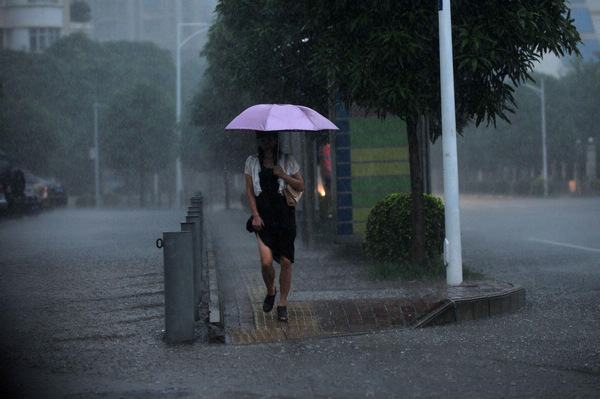 Torrential rains sweep S China city