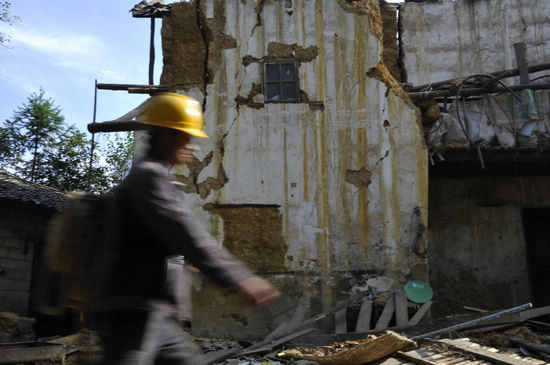 Rescue work under way in quake-hit areas