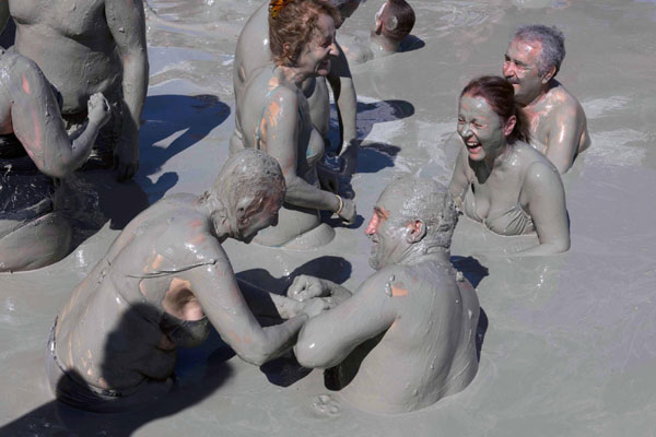 Visitors drawn to Turkey's famous mud baths