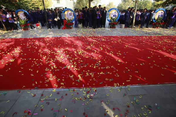 Celebrity students walk the red carpet