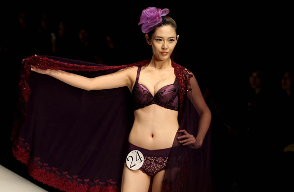 Underwear sizzles at China Fashion Week