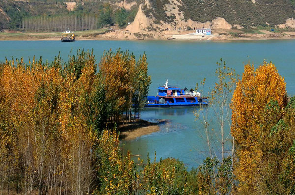 Yellow River no longer yellow in Sanmenxia