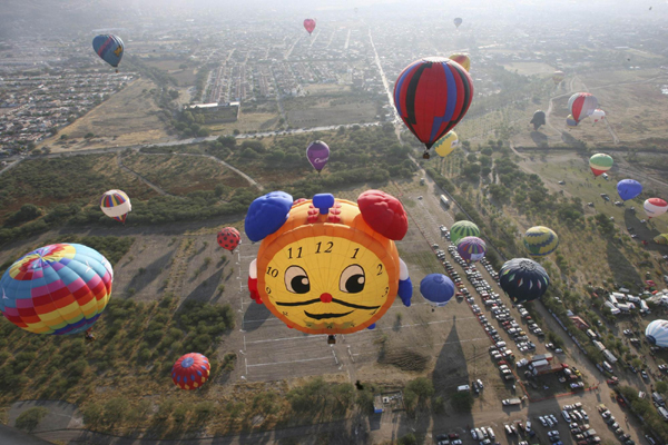 Hot-Air Balloon Festival held in Leon