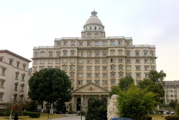 White House-like buildings in E China city