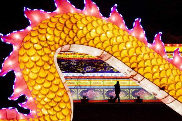 Visitors enjoy Chinese Light Festival in Rotterdam