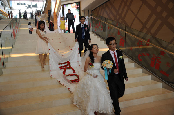 Nanning bride wears 520-meter wedding veil