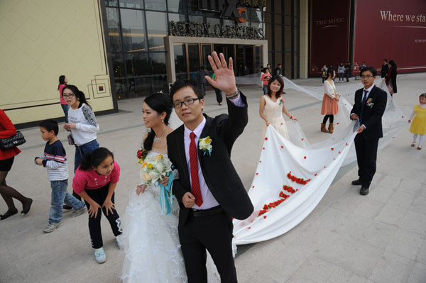 Nanning bride wears 520-meter wedding veil