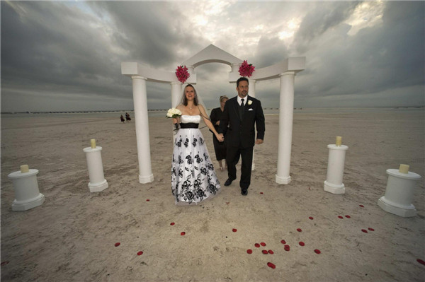 American couples mark 12-12-12 with weddings