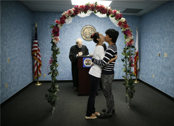 American couples mark 12-12-12 with weddings