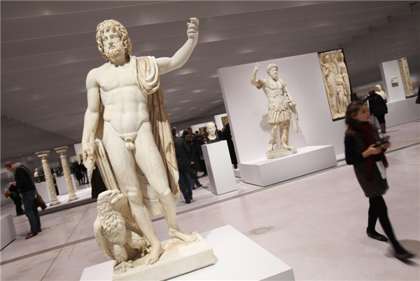 Regional branch of Louvre Museum opens in Lens