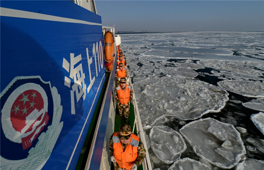 Cold snap creates thick sea ice in Bohai Bay