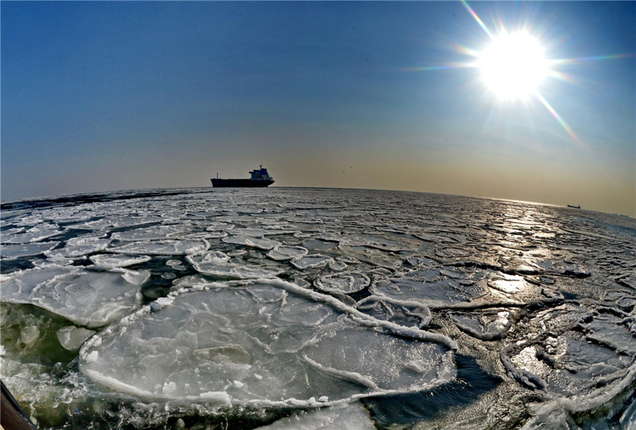 Cold snap creates thick sea ice in Bohai Bay