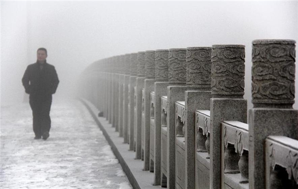 Fog shrouds China's cities