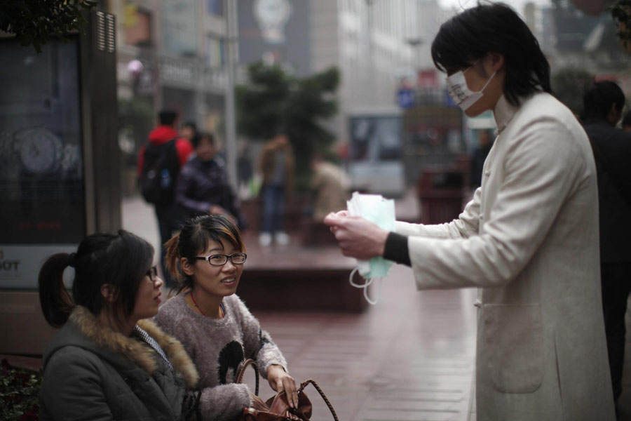 Expatriates distribute face masks in Shanghai