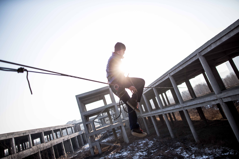 Dizzy trend of tightrope walking