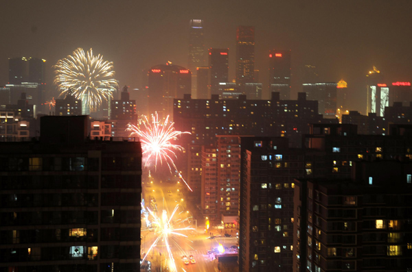 Lantern fireworks bring festival smog