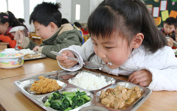 Clean plates as school cuts waste