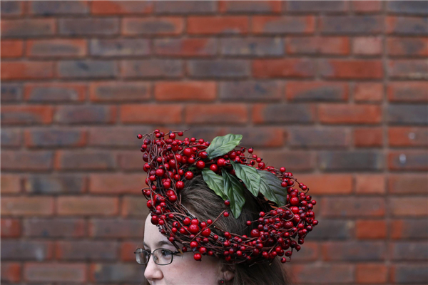 Ladies Day hat fashion