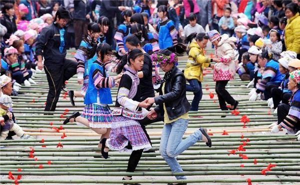 Dai ethnic group marks '<EM>San Yue San'</EM> festival