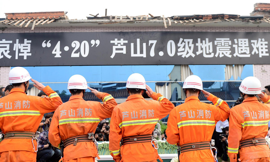 Mourning for the Lushan quake victims in SW China