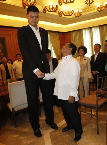 Yao Ming and Shanghai Sharks on friendly visit in Manila