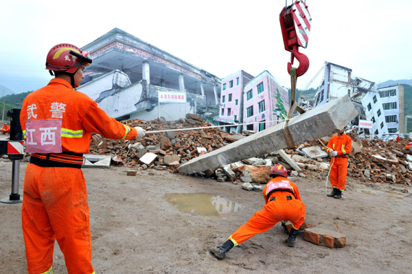 Joint quake rescue drill in East China