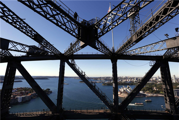 Mahjong players promote tour of Sydney Harbour Bridge