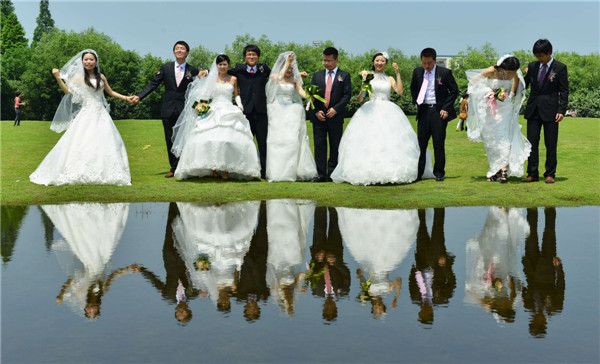 Group wedding marks university’s anniversary