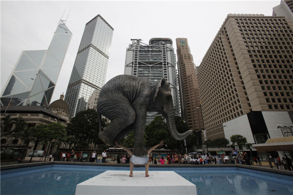 Giant sculpture 'Pentateuque' on display in HK